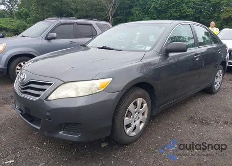 2010 Toyota Camry Le z USA, uszkodzony, nr VIN 4T1BF3EK7AU055425